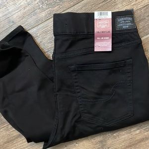 Levi’s black skinny jeans